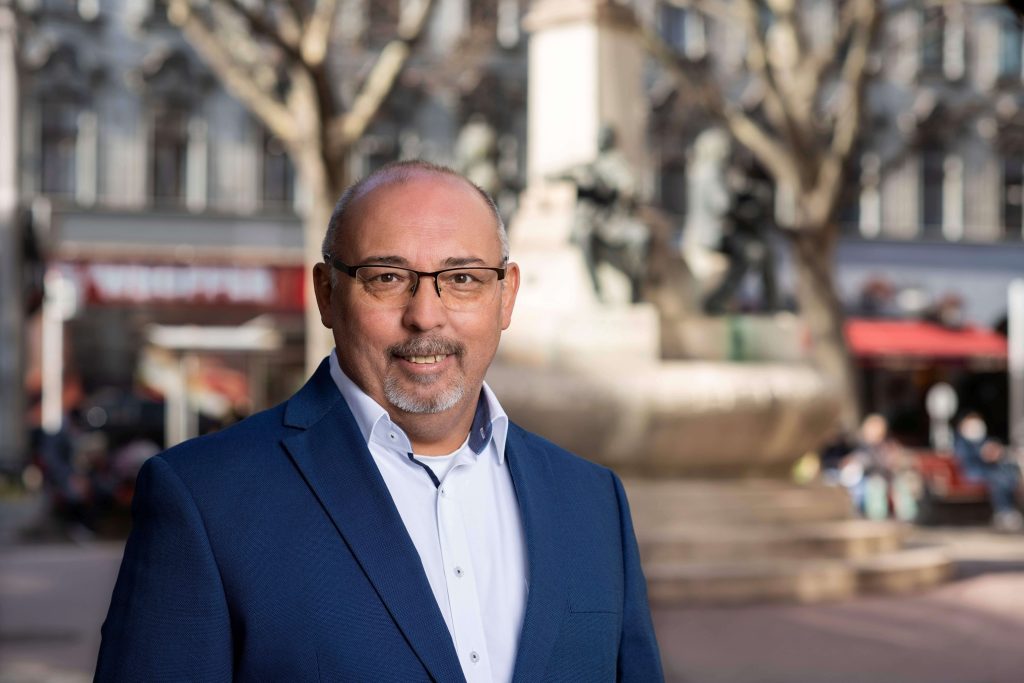 (c) David Novotny - Bezirksvorsteher Peter Jagsch für Post SV